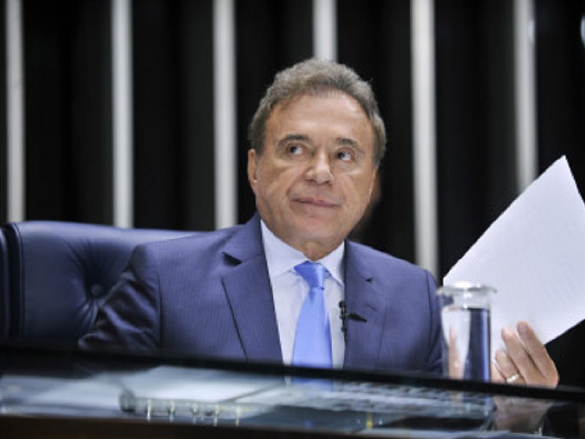Bolsonaro lidera pesquisa DataPoder360 e Alvaro Dias tem 22% no Sul