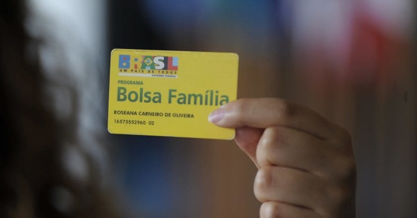 Governo quer negociar precatórios para garantir reformulação do Bolsa Família em 2022