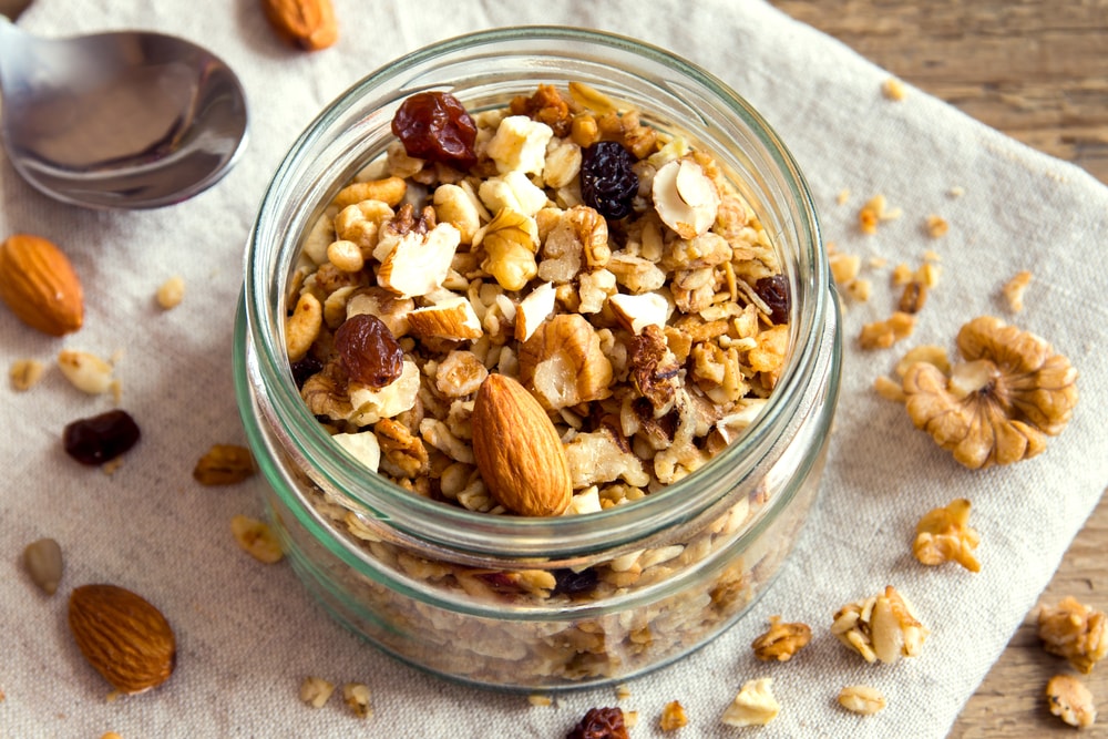 Aprenda a fazer granola caseira; mais saudável e mais em conta