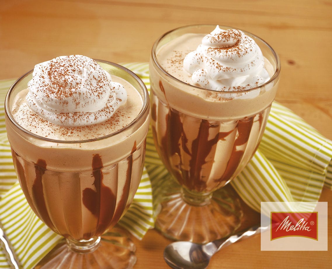 Aprenda a fazer um delicioso milkshake de cappuccino!
