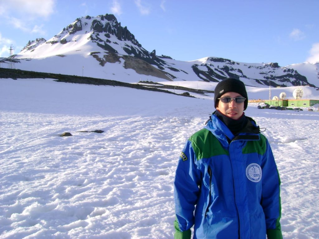 Professor da UFPR lidera pesquisadores em expedição na Antártica