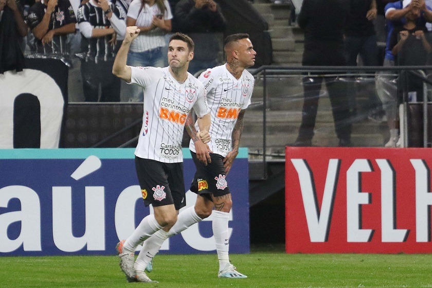 Corinthians vence Botafogo na estreia do Paulista com show de Boselli