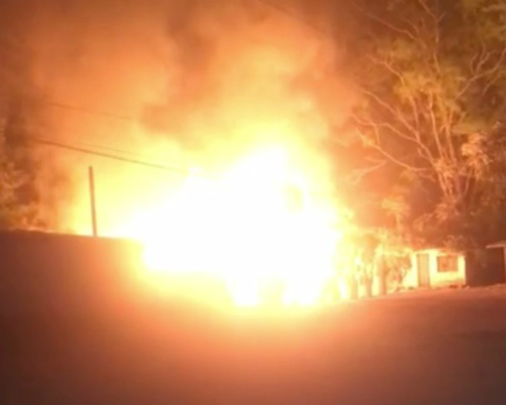 Incêndio destrói seis casas na Caximba, em Curitiba