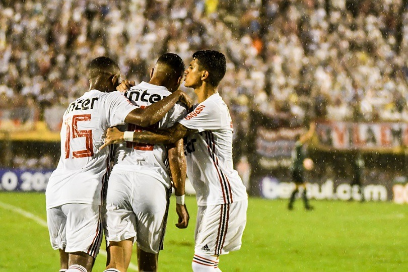 São Paulo domina Coritiba e avança para as quartas de final da Copinha