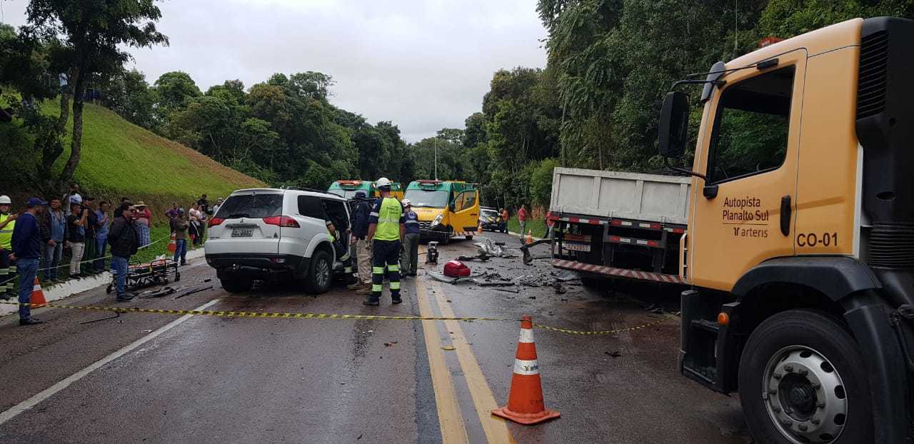 Mulher morre em acidente com caminhão na BR-116