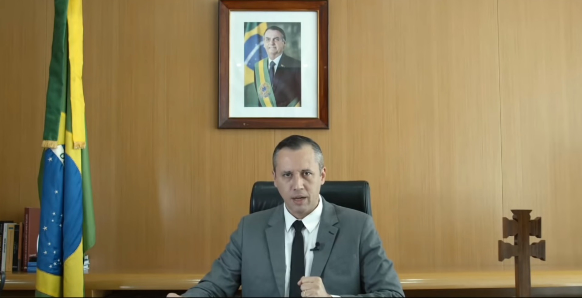Permanência de Alvim foi insustentável após discurso infeliz, diz Bolsonaro