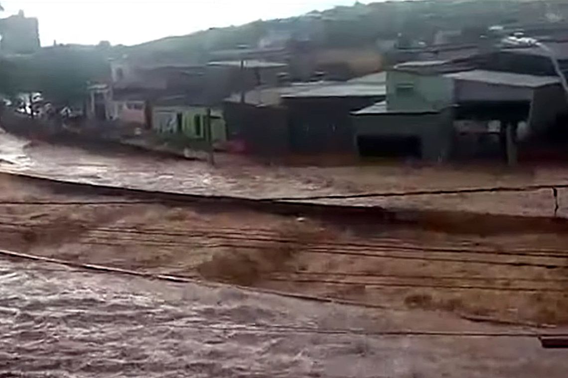 Chuva em Minas Gerais matou 12 pessoas e 16 estão desaparecidas