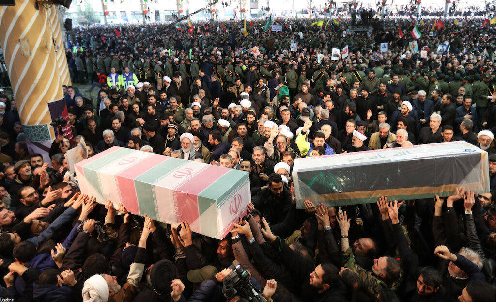 Tumulto em funeral de general iraniano deixa ao menos 50 mortos