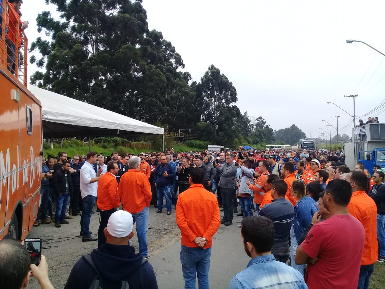 Trabalhadores protestam contra fechamento de fábrica de fertilizantes da Petrobras