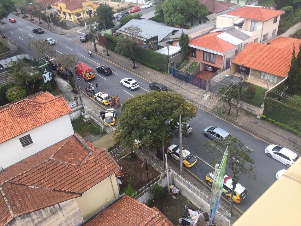 Homem morre após invadir salão de beleza e confrontar a polícia em Curitiba