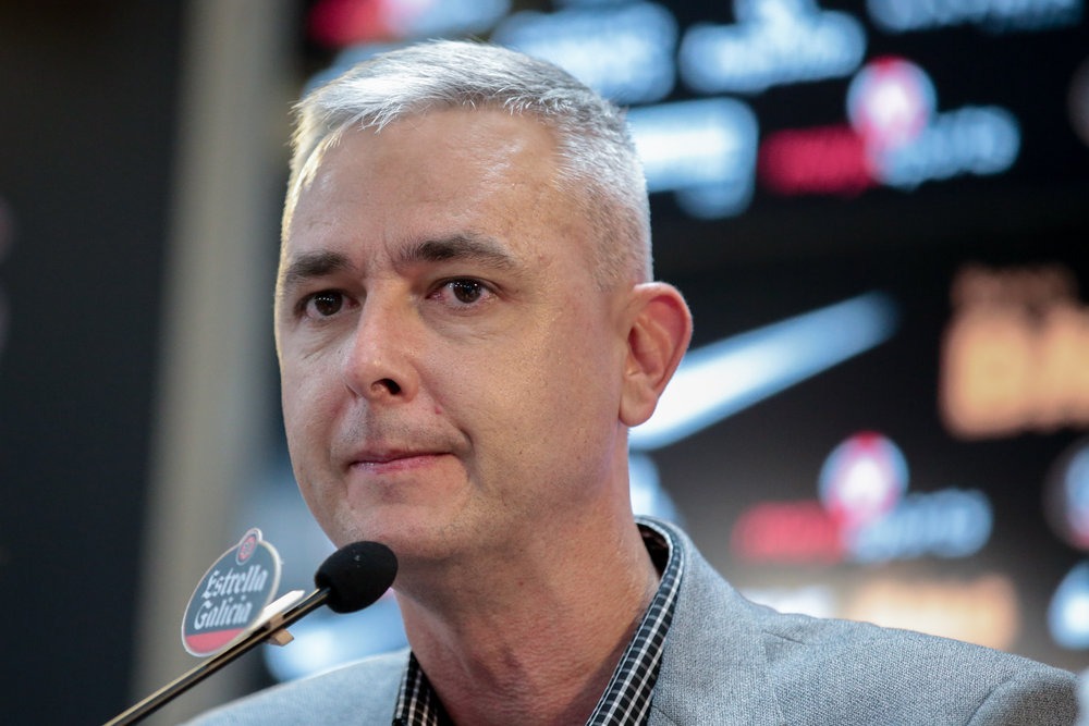 Tiago Nunes pede desculpas à torcida após derrota do Corinthians