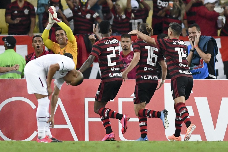 Flamengo domina Fluminense e avança para final da Taça Guanabara