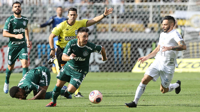 Palmeiras e Santos fazem clássico movimentado e sem gols pelo Paulista