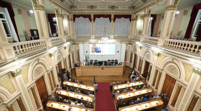 Câmara Municipal de Curitiba irá restringir acesso às sessões plenárias
