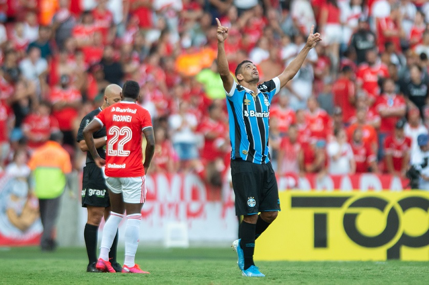 Diego Souza marca nos acréscimos e Grêmio vence Internacional