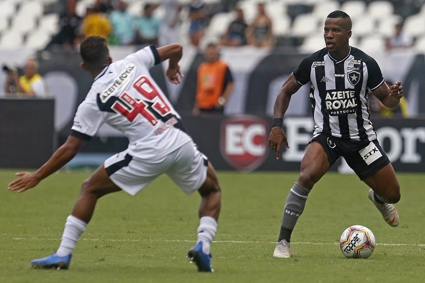 Com gol nos acréscimos, Botafogo vence Vasco e respira no Carioca