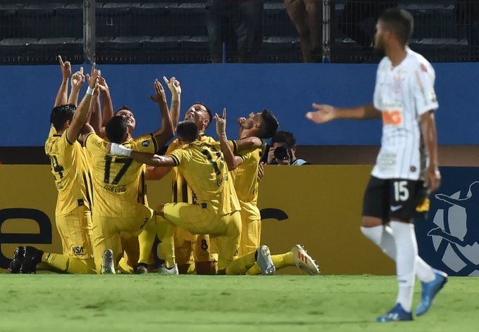 Corinthians perde do Guaraní e se complica na Copa Libertadores