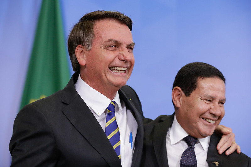 Ações no TSE julgam amanhã (26) cassação da chapa Bolsonaro-Mourão