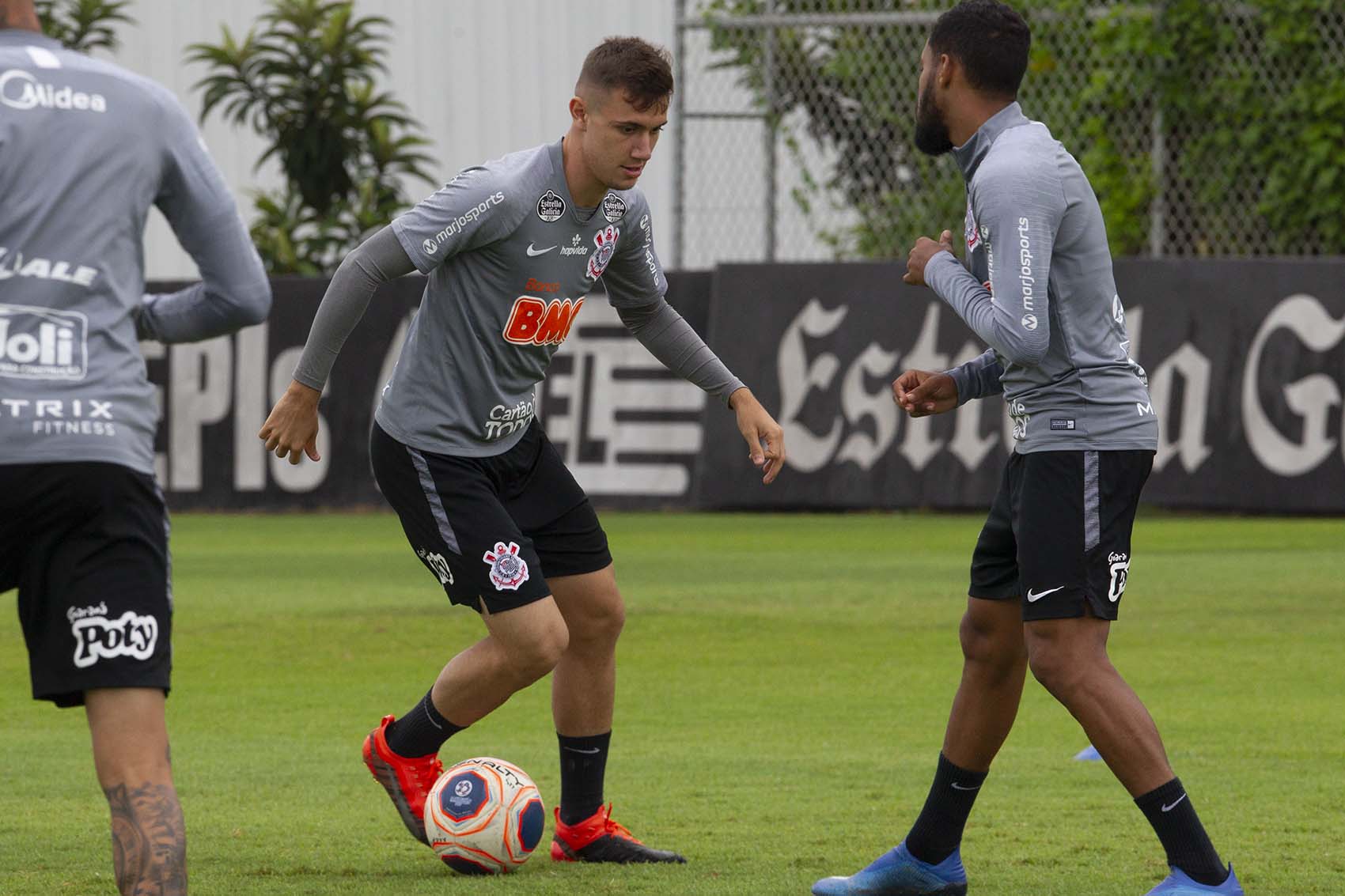 Lucas Piton será titular do Corinthians no Paulistão. (Daniel Augusto Jr./Ag. Corinthians / Divulgação Twitter)