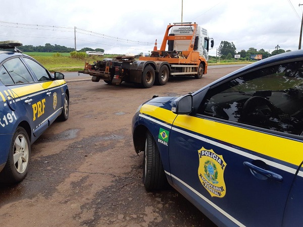 Motorista de caminhão-guincho é encontrado amarrado em milharal após roubo em Toledo
