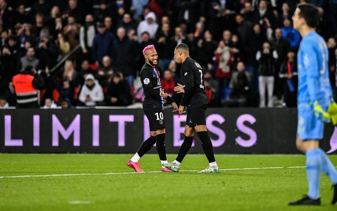 Neymar e Mbappé na vitória sobre o Montpellier. (Divulgação / PSG)