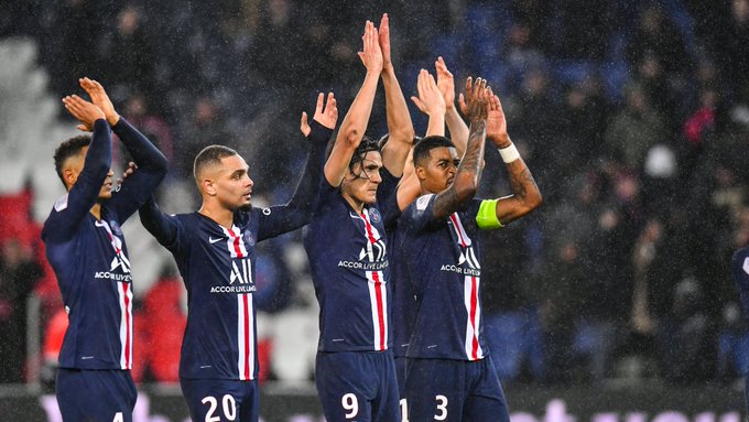 Cavani marca e PSG goleia o Lyon no Campeonato Francês