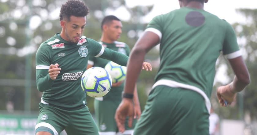 Times de futebol podem voltar a treinar presencialmente no Paraná