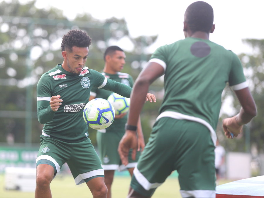 Times de futebol podem voltar a treinar presencialmente no Paraná