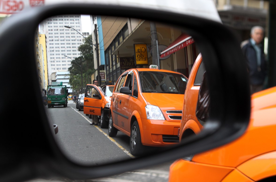 Taxistas e motoristas de aplicativos terão acesso facilitado em grandes eventos