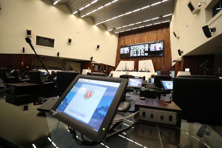 Ratinho Júnior assina decreto que reconhece calamidade pública no Paraná