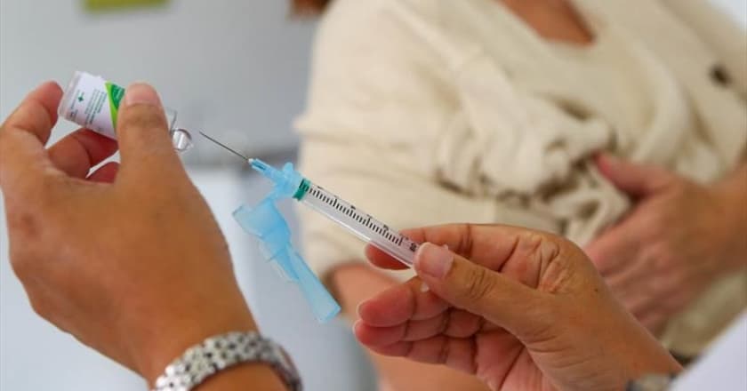 Campanha de vacinação para a gripe em Curitiba começará com os idosos