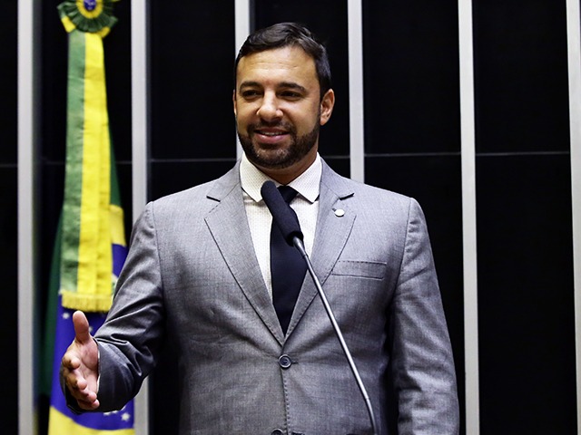 Daniel Freitas confirma contaminação por coronavírus após voo aos EUA com Bolsonaro