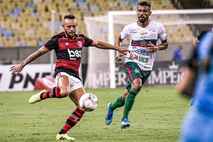 Flamengo vira contra Portuguesa e mantém invencibilidade na temporada