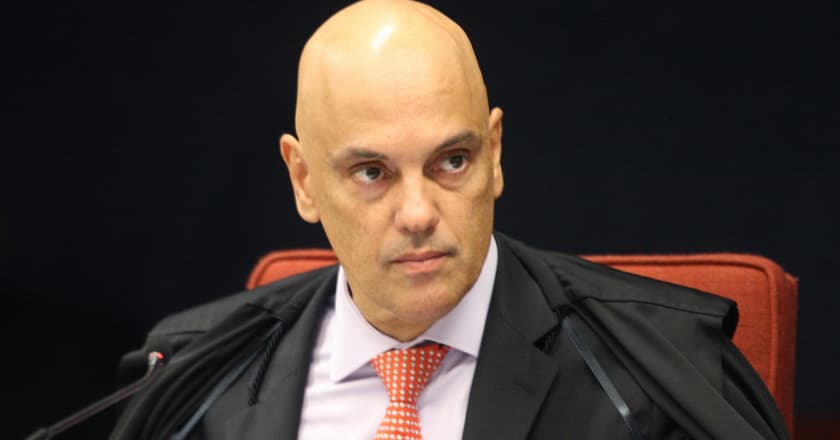Moraes acolhe notícia-crime do TSE e manda investigar Bolsonaro por vazamento de inquérito sigiloso
