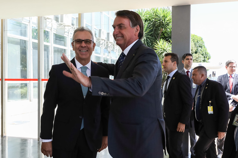 Presidente Jair Bolsonaro e ministro Bento Albuquerque, de Minas e Energia. (Marcos Corrêa/PR)