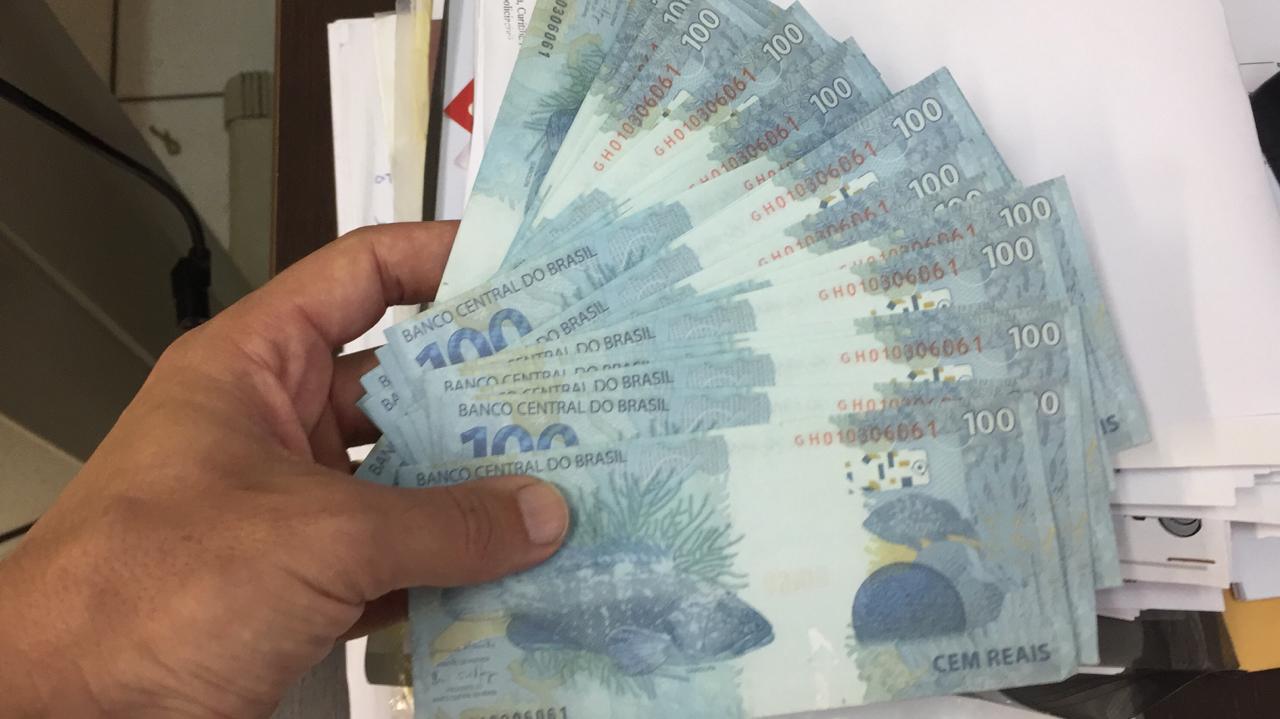 Dupla suspeita de aplicar golpe no Paraná é presa com R$ 4 mil em notas falsas