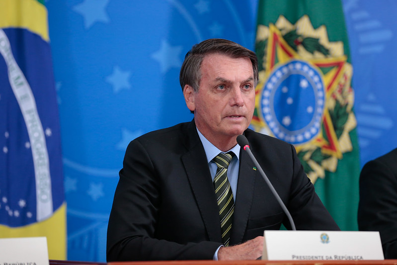 Bolsonaro recua e revoga artigo da MP que previa suspensão de trabalho por 4 meses