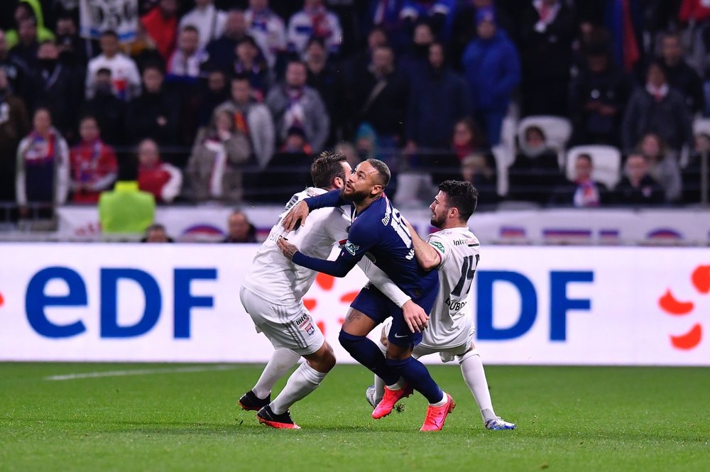 PSG goleia o Lyon com gol de Neymar e vai à final da Copa da França