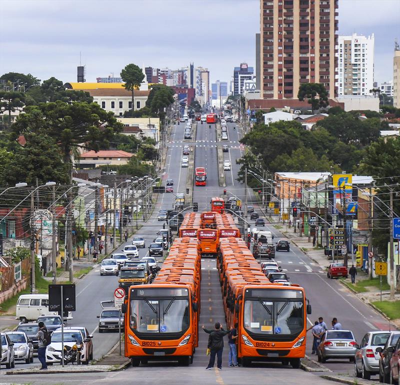 Curitiba alcança a marca de 400 novos ônibus desde 2017 e renova 32% da frota