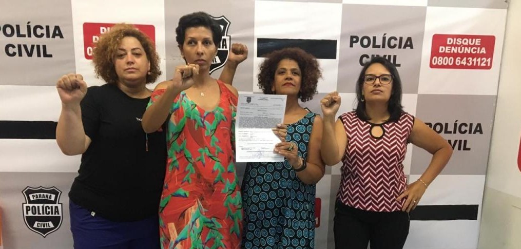 Lucimar Rosa Dias e advogadas após registrar o boletim de ocorrência na polícia. (Reprodução / Facebook)