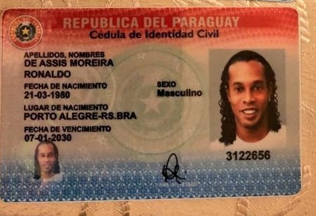Ronaldinho Gaúcho é detido pela polícia do Paraguai sob suspeita de passaporte falso