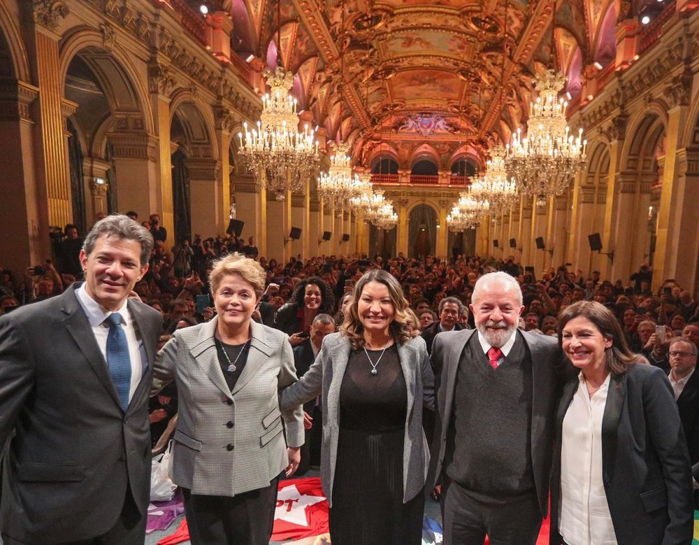 Lula recebe título de cidadão honorário de Paris com discurso crítico a Bolsonaro e Moro