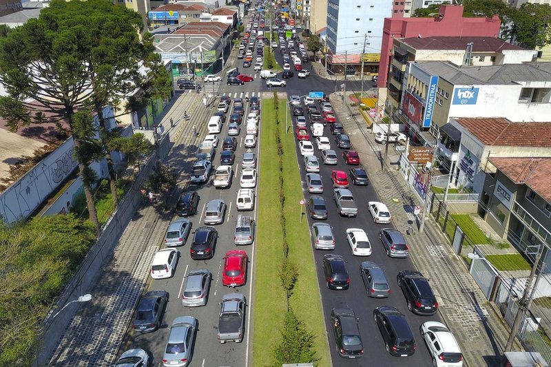 Vereadores de Curitiba vetam parcelamento de multas de trânsito durante pandemia