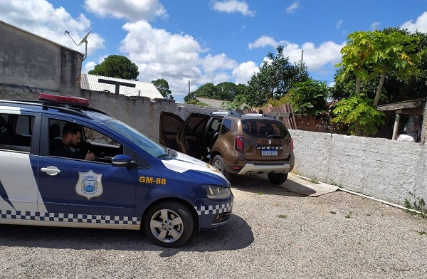 Homens são presos com viatura policial falsa em São José dos Pinhais