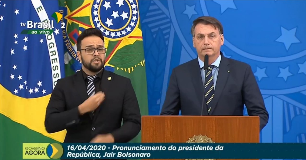 Bolsonaro ressalta economia no combate ao vírus: governo não é fonte de socorro eterno