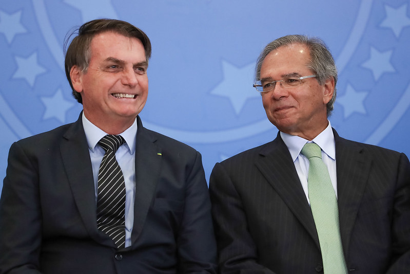 Bolsonaro diz que Guedes é o homem que decide economia em meio a rumores de demissão
