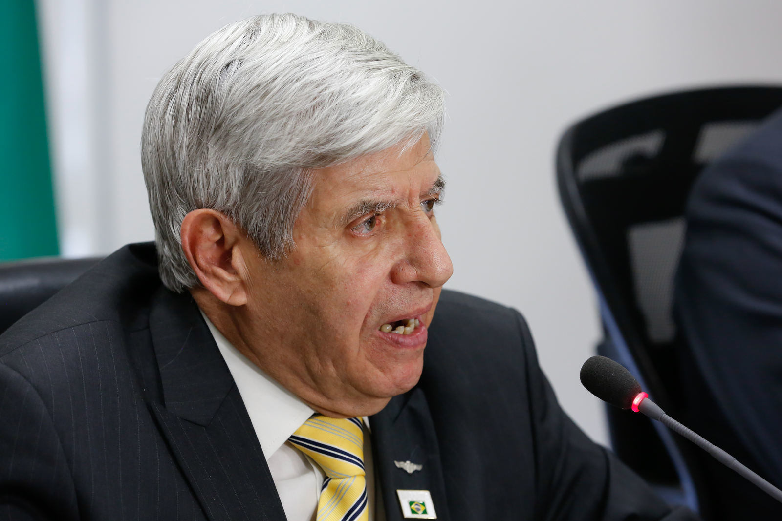 General Heleno rebate crítica a Bolsonaro e chama Flávio Dino de comunista alienado
