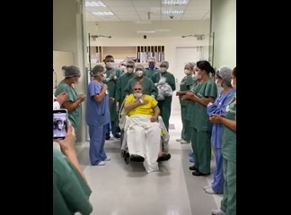 Coronavírus: médico de Curitiba recebe alta da UTI após 40 dias de internação; veja vídeo