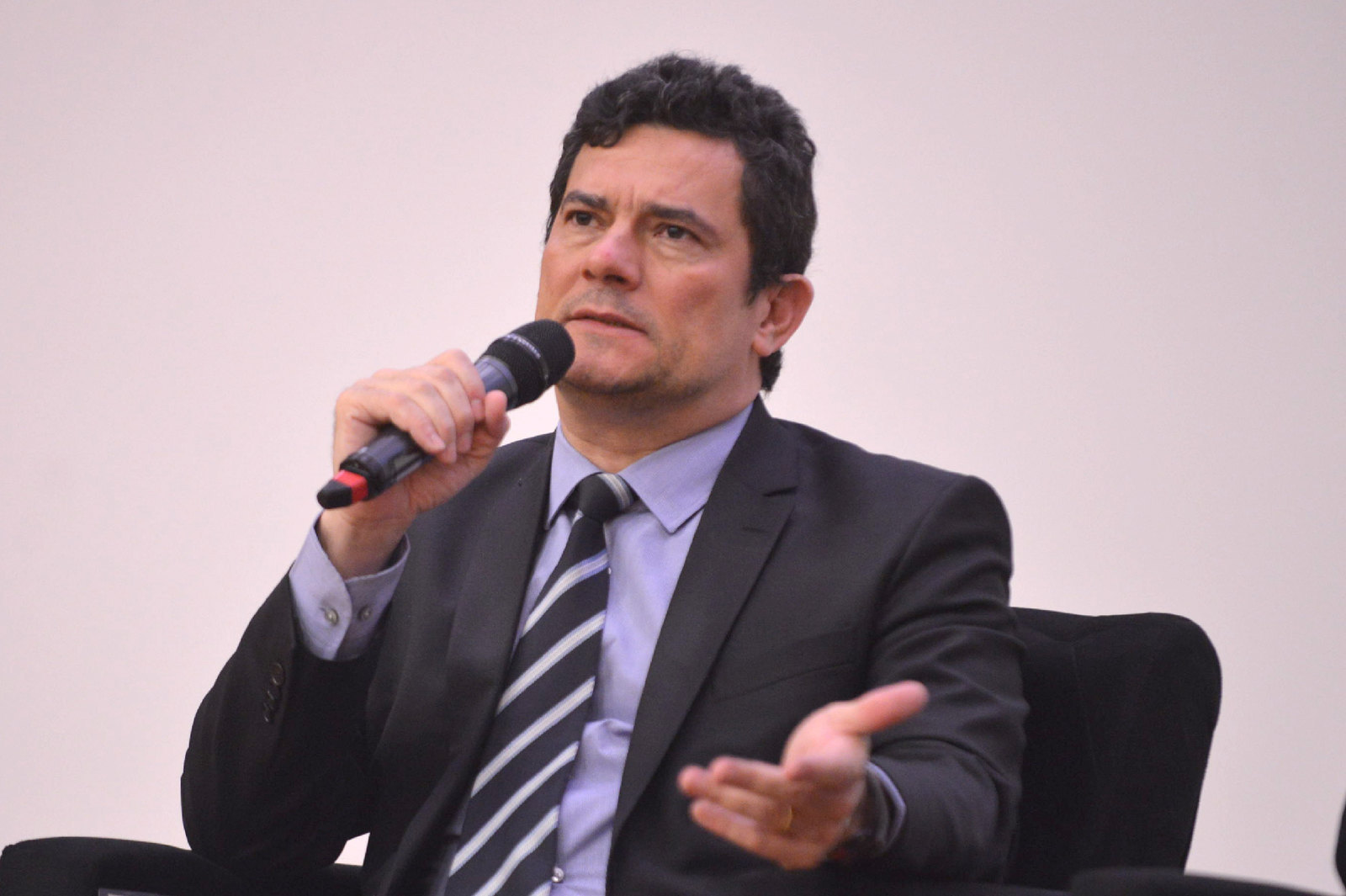 Após criticar governo, Moro discute com substituto no Ministério da Justiça: menos