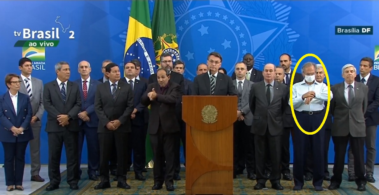 Paulo Guedes é o único a usar máscara em pronunciamento de Bolsonaro